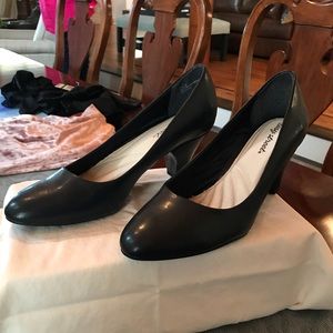 Women’s brand new US11 Dark Navy heels